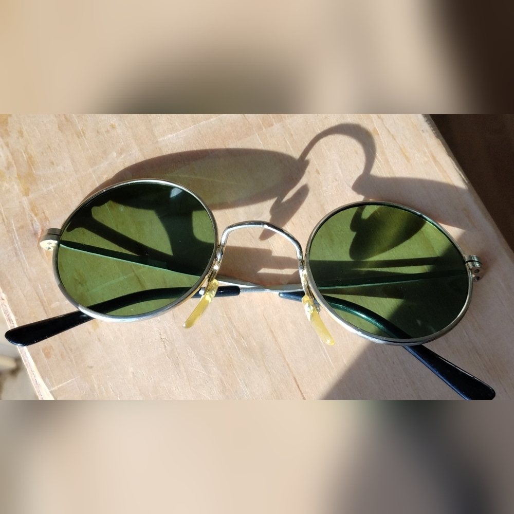 Vintage 80s Round Green Sunglasses with Gold Tone Frame / Accents